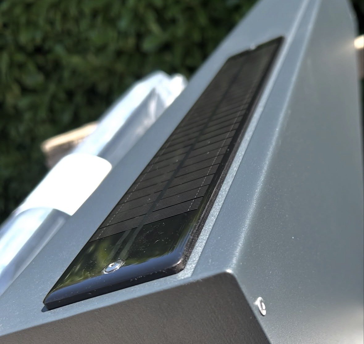 Solar zonnepaneel op de rolluikkast